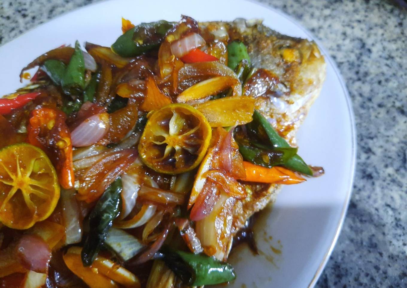 Ikan gurame di kecapin