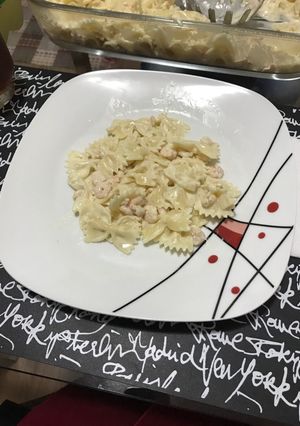 Foto de Macarrão farfalle com camarões e leite de côco