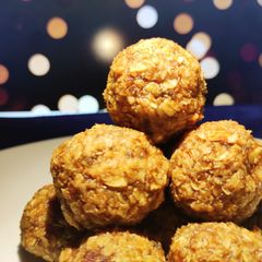 Oats ladoo A picture of Oats ladoo.