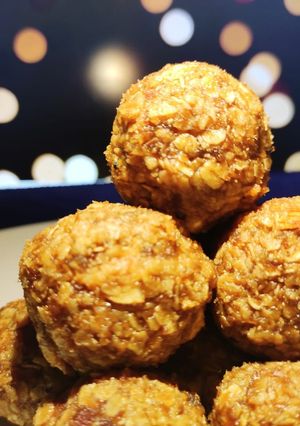 A picture of Oats ladoo.