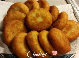 Una foto de Tortitas de papa con atún 🌹