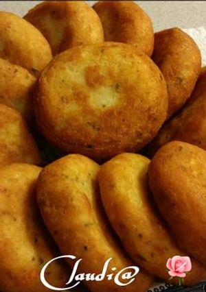 Una foto de Tortitas de papa con atún 🌹