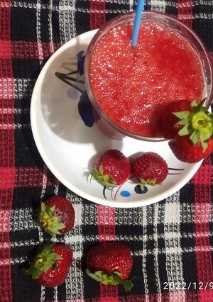 સ્ટ્રોબેરી જયુસ (Strawberry Juice Recipe In Gujarati) રેસીપી મુખ્ય ફોટો