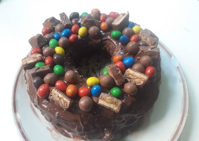 Fun Easy Chocolate Cake Birthday Recipe By Lamiaa Aboushady Cookpad