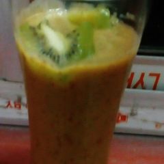 A picture of Kiwi Banana Apple smoothie.