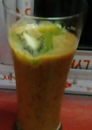 A picture of Kiwi Banana Apple smoothie.