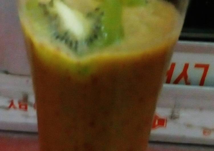 Easiest Way to Make Homemade Kiwi Banana Apple smoothie