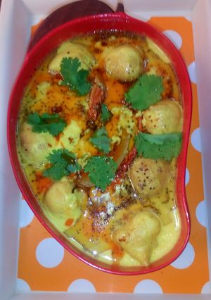 A picture of Pakoda kadhi special.