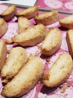 صورة لوصفة بسكوت الايطالي باللوز biscotti