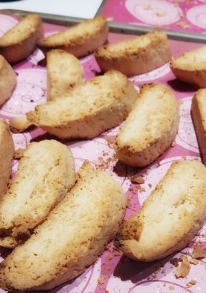 صورة لوصفة بسكوت الايطالي باللوز biscotti