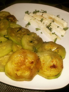 Una foto de Zucchini al ajo