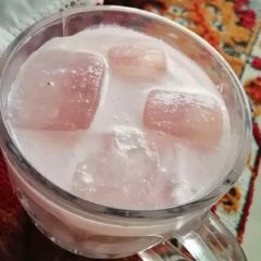 A picture of Banana dry fruit drink.