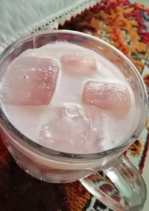 A picture of Banana dry fruit drink.
