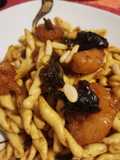 Fusilli Calabresi, gamberoni, prugne e pinoli