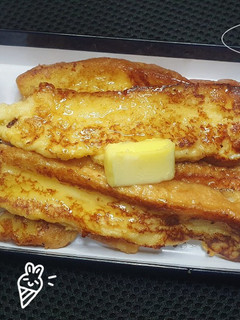 「法式吐司」早午餐·超軟奶油蜂蜜吐司 的食譜成品照片