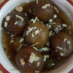 A picture of Sweet potato gulaab jamun.