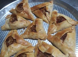 Una foto de Empanadas "Pirok" con carne de cerdo, cebollas y repollo..🇦🇷😋