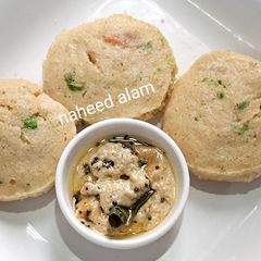A picture of Oats Idli With Peanut Chutney.