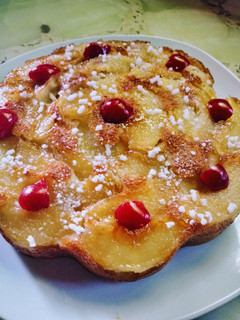 Una foto de Torta húmeda de manzana invertida