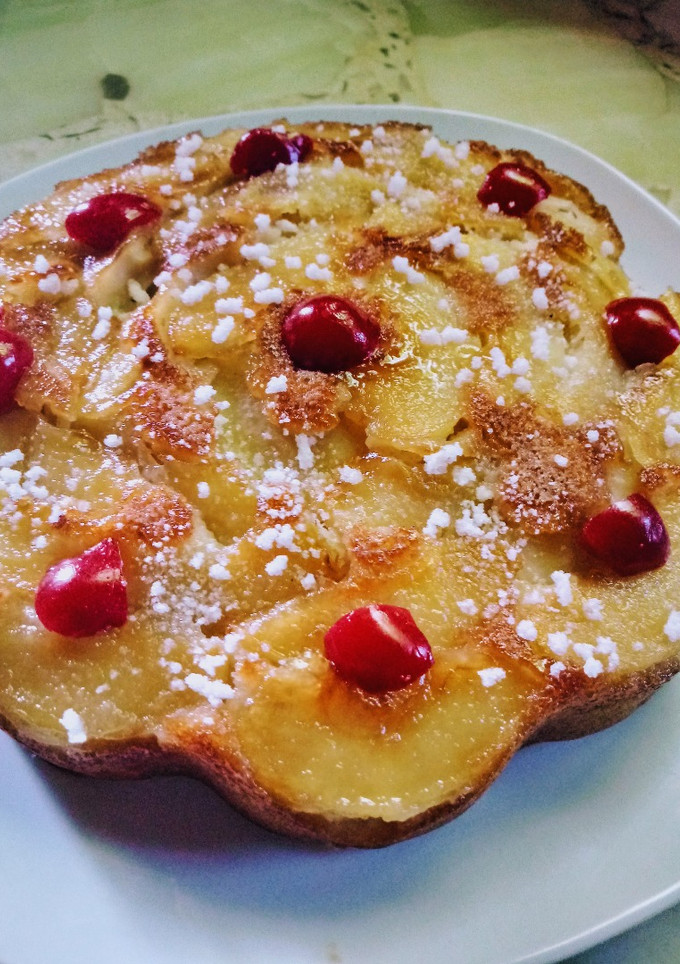 Una foto de Torta húmeda de manzana invertida