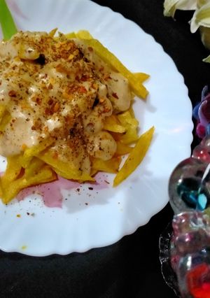 A picture of Cheesy saucy fries🍟.