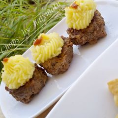 A picture of Meatball cuppies.