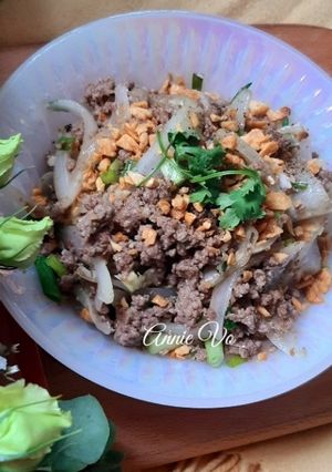 Hình của món Thịt bò bằm xào củ hành.