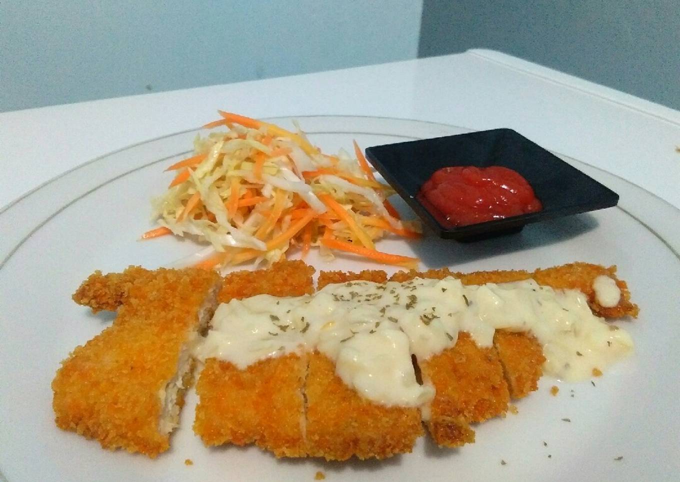 Chicken katsu wth bechamel sauce nd salad