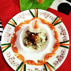 A picture of Rice fish ball in white sauce.