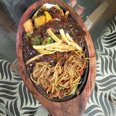 Veg sizzler of sehezwan hakka noodles with sauteed vegetable A picture of Veg sizzler of sehezwan hakka noodles with sauteed vegetable.
