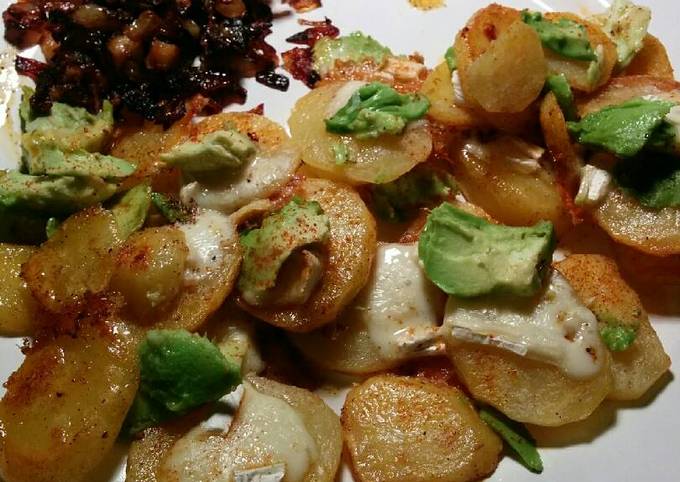 Fried spiced potatoes with brie, avocado and caramelized onions