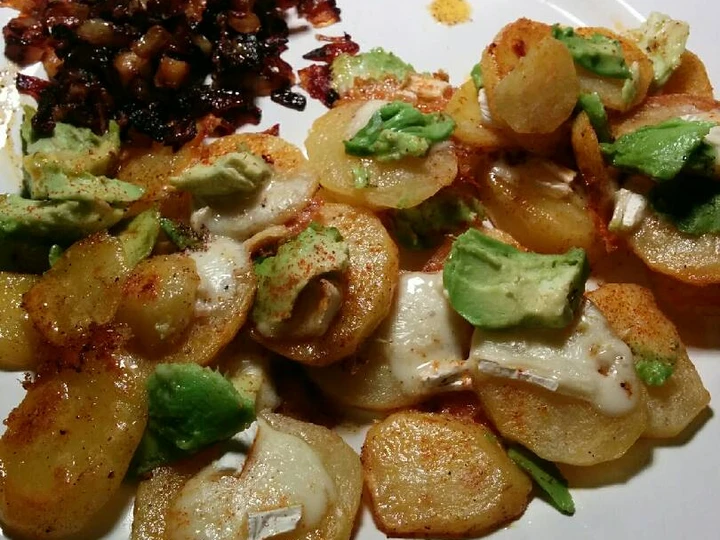Easy Way Make Fried spiced potatoes with brie, avocado and caramelized onions the  Makes Drooling Really delicious