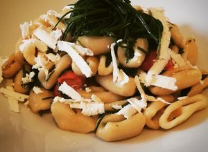 Foto di Cavatelli fatti in casa con agretti e pomodorini