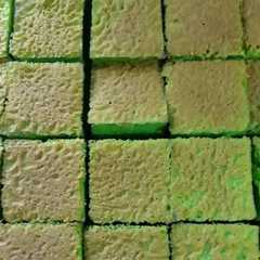 A picture of Bolu pandan panggang.