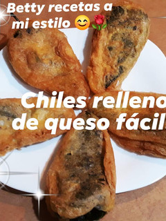 Una foto de Chiles rellenos de queso fácil