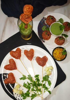હાર્ટ સેપ પનીર લોલીપોપ બાઇટ્સ (heart shape paneer lolipop bites Recipe In Gujarati) રેસીપી મુખ્ય ફોટો