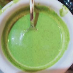 A picture of Hari chutney.