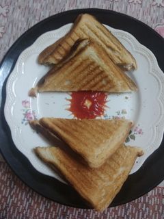 આલુ મટર સ્ટફ ગ્રીલ સેન્ડવીચ (Alu matar stuffed grill sandwich recipe in Gujarati) રેસીપી મુખ્ય ફોટો