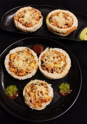 A picture of Paneer Tikka Bread coins.