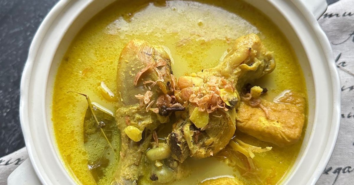 Opor Ayam Khas Pekalongan