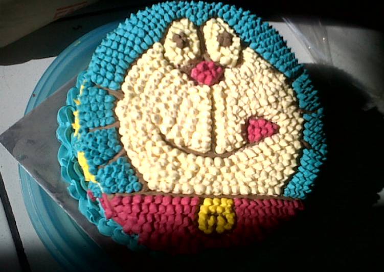 Kue ulang tahun doraemon base cake Bolu putih telor rasa white coffe