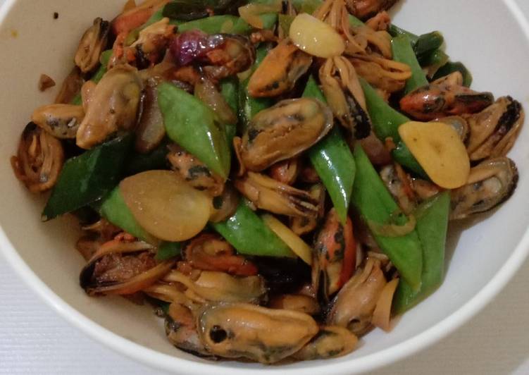 Tumis buncis kerang hijau pedas manis