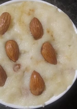 सूजी का सिरा (suji ka sheera recipe in Hindi) रेसिपी मुख्य फोटो