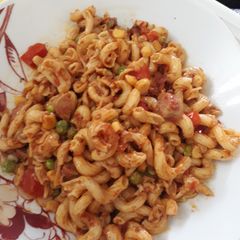 Macroni with green peas A picture of Macroni with green peas.