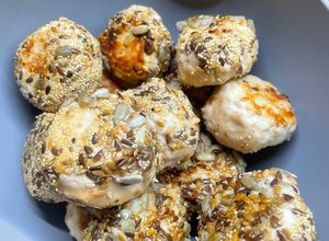 Una foto de Albóndigas de pollo rellenas de queso (receta saludable)
