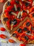 "Pizza" de cherrys y aceitunas negras