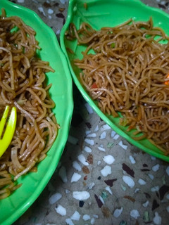 चाऊमिन (chowmein recipe in Hindi) रेसिपी मुख्य फोटो