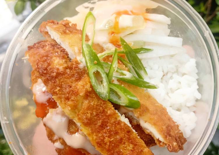 Cara Mudah Menyiapkan Chicken katsu bowl with mayo salad Enak