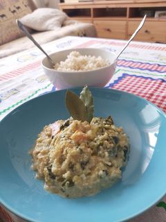 Una foto de Verduras con quinoa y leche de coco