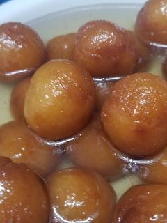 A picture of Bread gulab jamun.